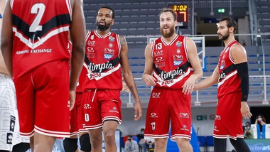 Milano vince ancora, Cantù piega Varese. La Fortitudo si prende il derby, ok Sassari