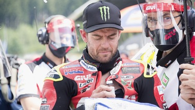 MotoGp, Crutchlow censurato per le foto dell'operazione su Instagram