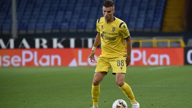 Verona, per Lazovic distorsione al ginocchio