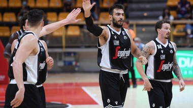 Supercoppa Italiana, la Virtus Bologna annienta Cremona