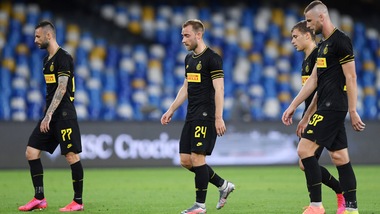 Inter, un centrocampo in vendita