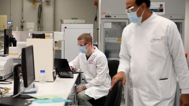 Coronavirus, Viola: "Non è credibile il vaccino entro l'anno"