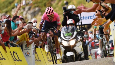 Tour de France, Martinez si prende la 13ª tappa. Roglic stacca Bernal