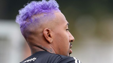 Boateng, capelli viola per la nuova stagione del Bayern Monaco