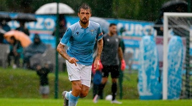 Lazio, rientrata la crisi Acerbi: il difensore avrà il rinnovo e l'aumento