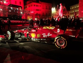 Ferrari, a Piazza della Signoria festa rossa per i mille Gran Premi