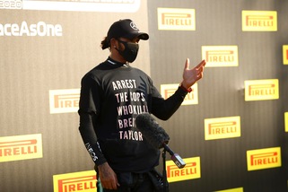 Gp Toscana, Hamilton: "Contento per le 90 vittorie, oggi tre gare in una"