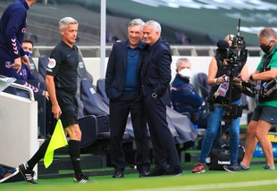 Ancelotti batte Mourinho, 1-0 Everton. Castagne a segno col Leicester