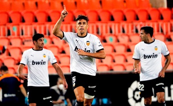 Vince il Valencia: 4-2 al Levante. Tello decisivo con il Betis