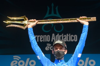 Yates trionfa nella Tirreno-Adriatico, cronometro vinta da Ganna