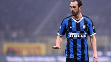 Cagliari, Carta: "Forse chiudiamo per Godin in uno-due giorni"