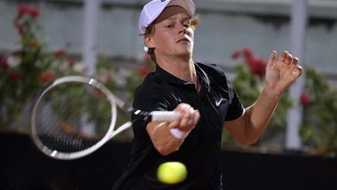 Internazionali d'Italia, Sinner supera Paire e vola al secondo turno