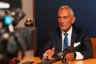 Gravina: "Conte è d'accordo, prima le scuole e poi gli stadi"