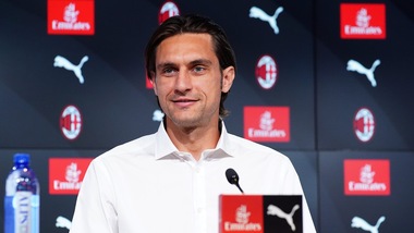 Milan, ecco Tatarusanu: "Non facile fare il secondo, ma mi piacciono le sfide"