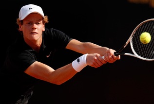 Sinner elimina Tsitsipas: è agli ottavi degli Internazionali d'Italia