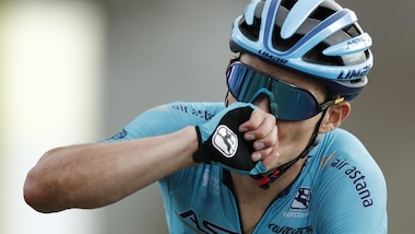 Tour de France, Roglic resta leader. Lopez si impone nella 17ª tappa