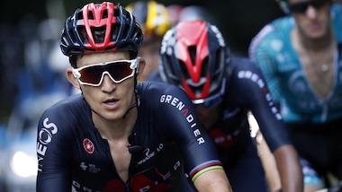 Tour de France, Kwiatkowski vince la tappa numero 18: Roglic è sempre leader