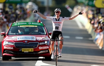 Va ad Andersen la 19ª tappa del Tour de France. Roglic resta leader