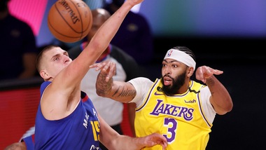 NBA, Davis trascina i Los Angeles Lakers contro Denver: serie sull'1-0