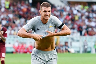 Dzeko a Verona, poi visite mediche con la Juve