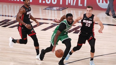 Playoff Nba, Boston batte Miami e accorcia la serie