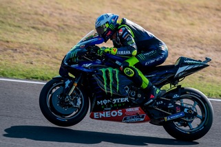 GP Emilia Romagna, Valentino Rossi abbandona dopo la caduta