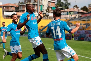 Parma-Napoli 0-2: Mertens e Insigne in gol, show di Osimhen