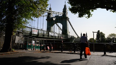 Coronavirus, in Inghilterra multe fino a 11 mila euro a chi rifiuta di autoisolarsi