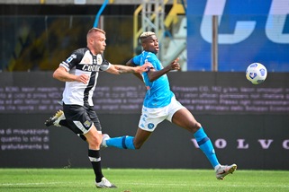 Napoli, Osimhen esaltato da Insigne e Mertens: "Devastante"