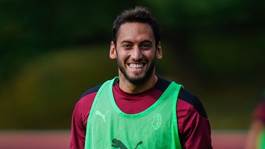 Milan, Calhanoglu: "Ibrahimovic vuole vincere pure le partite di allenamento"