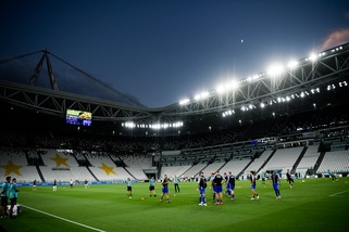 Zampa: "Riapertura stadi? Ministero della Salute è contrario"