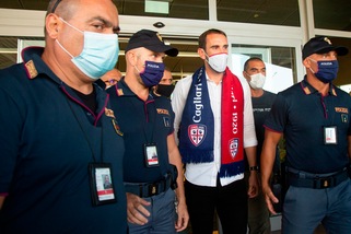 Cagliari, ecco Godin: "Che emozione essere qui"