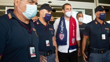 Cagliari, ecco Godin: "Che emozione essere qui"