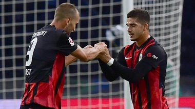Eintracht super a Berlino: André Silva batte Piatek