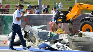 F2, incidente da paura per Ghiotto e Aitken: Gara Sprint finita dopo 5 giri