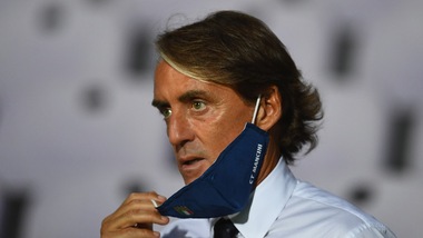 Italia, Mancini: "Riapriamo gli stadi. Pirlo? Sarà giudicato ogni due giorni"
