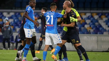 Il Napoli fa i tamponi: il match con la Juve a rischio