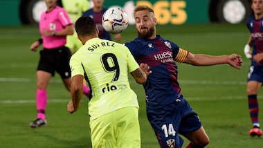 Liga, Suarez e l'Atletico Madrid fermati dall'Huesca. Il Real batte il Valladolid