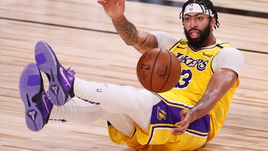 Heat annientati dai Lakers in gara 1 della finale: Davis e James show