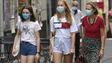 Coronavirus, possibile mascherina obbligatoria all'aperto nel Lazio