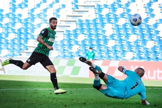 Sassuolo-Crotone 4-1: doppietta per Caputo e altro poker per De Zerbi