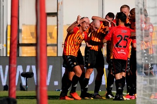 Lapadula punisce Mihajlovic, Bologna ko a Benevento