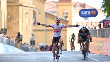 Giro d'Italia, Ulissi trionfa nella seconda tappa