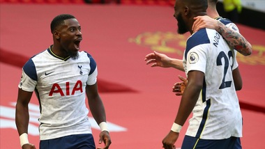 Mourinho piega 6-1 lo United. Il Liverpool crolla: 7-2 per l'Aston Villa