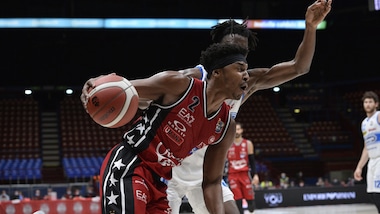 L'Armani vince con un +40: è prima con Venezia, Varese, Virtus Bologna e Trieste