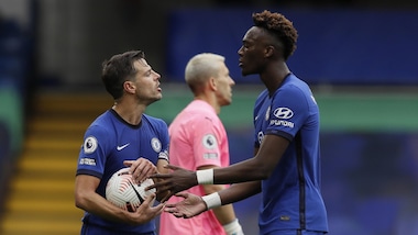 Chelsea, guai in vista per Abraham: indagato per un party