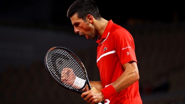 Roland Garros, Djokovic ai quarti. Avanza anche Tsitsipas