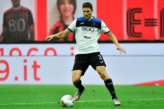 Atalanta, Caldara: due o tre mesi di stop per lesione rotulea