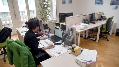 Coronavirus, smart working: così le aziende spiano i dipendenti a casa