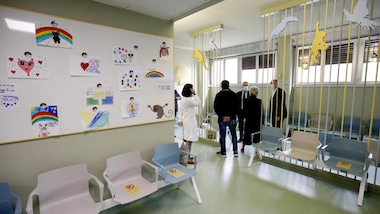 Coronavirus, arriva con la bronchite ma rifiuta il tampone: "Ribellatevi"